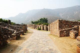 Un village fantôme ?  Bhangarh au Rajasthan