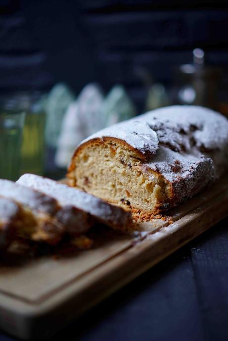 stollen , brioche de noel , fruits confits