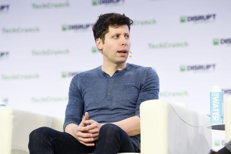 Le PDG d’OpenAI, Sam Altman, cherchait des fonds pour une nouvelle société de puces IA avant d’être licencié.