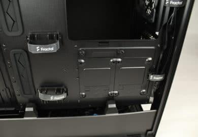 En bas à droite à l'intérieur