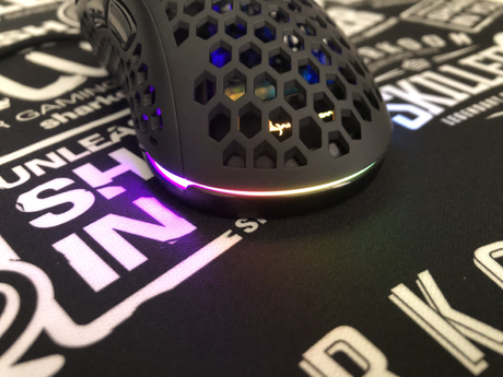 Le Sharkoon Light² 200 dans le test : Souris gaming ultralégère au niveau E-Sport ?