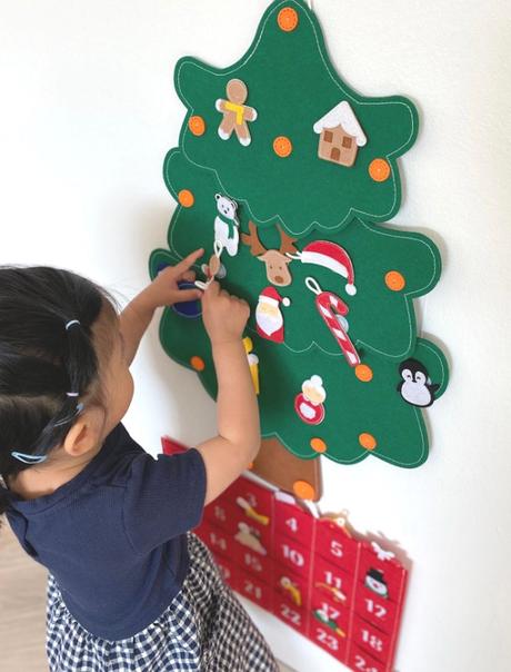 sapin Montessori fixe mur calendrier rouge