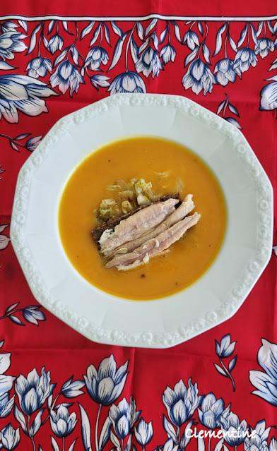 Soupe de potimarron, chou pointu et anguille fumée