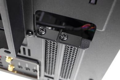 Test du Cooler Master MasterCase H100 : petit boîtier avec grande ventilation Slotblenden du Cooler Master MasterCase H100