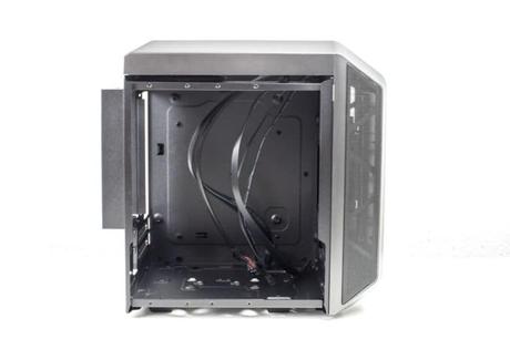 Test du Cooler Master MasterCase H100 : petit boîtier avec grande ventilation À l’intérieur du Cooler Master MasterCase H100
