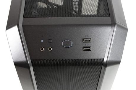 Test du Cooler Master MasterCase H100 : petit boîtier avec grande ventilation Panneau E/S du Cooler Master MasterCase H100