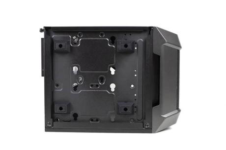 Test du Cooler Master MasterCase H100 : petit boîtier avec grande ventilation Le fond du boîtier