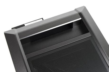 Test du Cooler Master MasterCase H100 : petit boîtier avec grande ventilation Poignée de transport du Cooler Master MasterCase H100