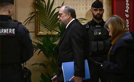 Éric Dupond-Moretti relaxé : la justice passe et les chiens aboient !