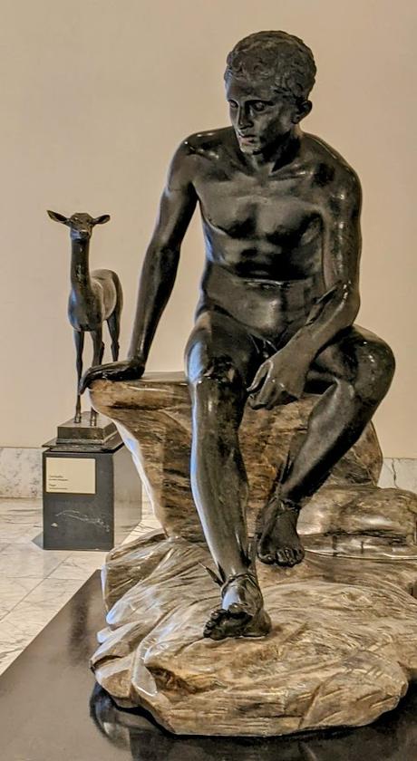 L'Hermès assis de l'Achilleion, une copie de l'Hermès de la Villa des Papyrus à Herculanum