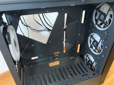 Boîtier ouvert sur le côté