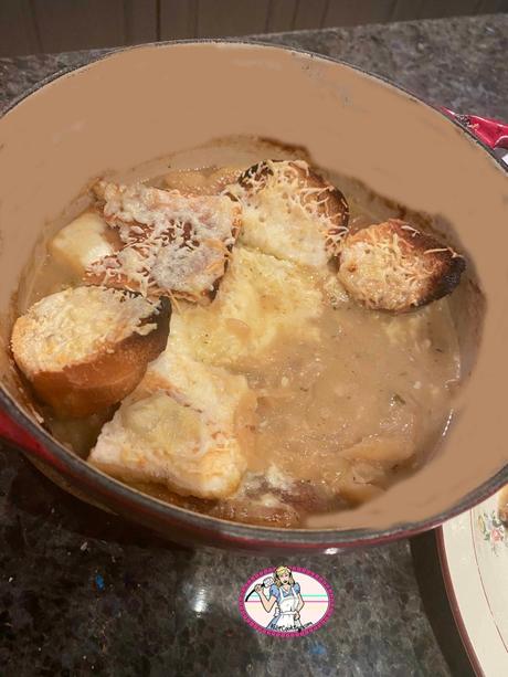La vraie soupe à l’oignon gratinée, c’est de saison! La vraie soupe à l’oignon gratinée, c’est de saison!