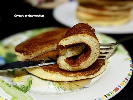 Pancakes à la ricotta et à l'érable.  RICOTTA PANCAKES with maple butter