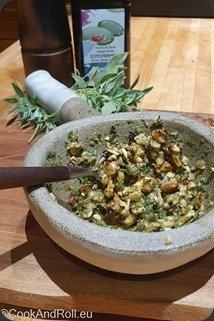 Courges roties et pesto de sauge et noix à l'huile d'olive