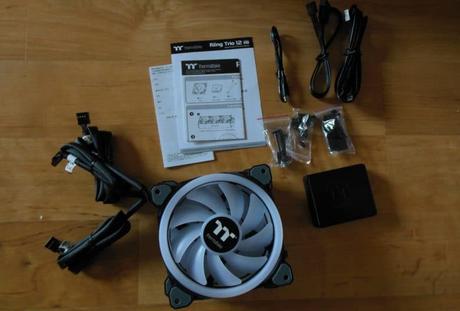 Thermaltake Riing Trio RGB Review – La forme suit-elle la fonction ? Contenu de la livraison