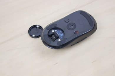 Le dongle USB peut être transporté dans la souris