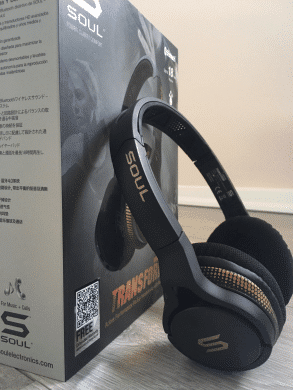 Design simple avec des accents dorés mats