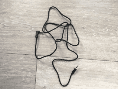 Le câble jack fourni