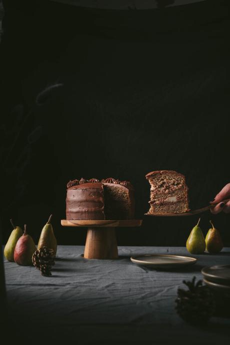 Layer cake poire, chocolat et noisettes