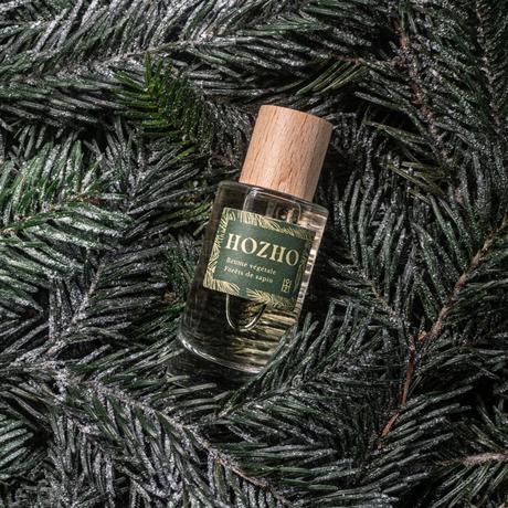 HOZHO Dévoile « Brume Végétale – Forêts de Sapin », L’Élixir Parfumé de Noël Qui Éveille Les Sens