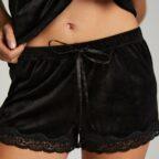 Élégance et détente pour des soirées cocooning Loungewear short velours dentelle