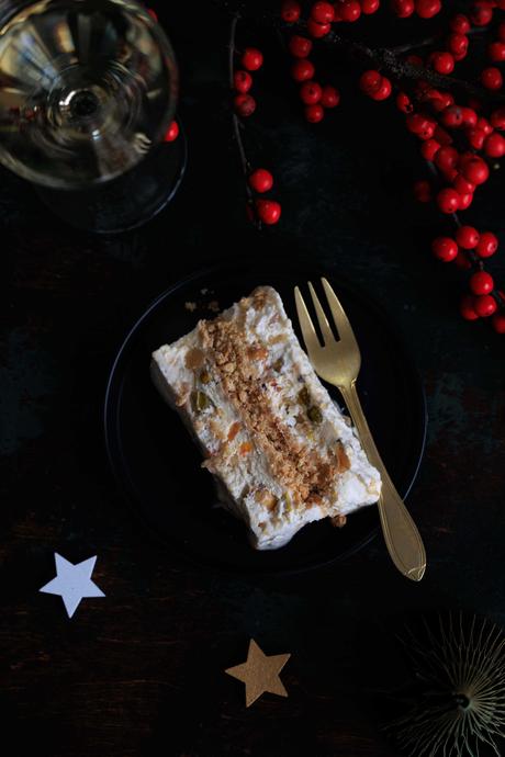 Nougat glacé aux pistaches, noisettes et écorces d'agrumes