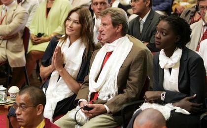 carla-bruni-kouchner-rama-yade-a-roqueredonde.1219434949.jpg