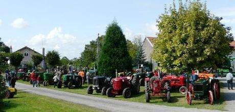 Des dizaines de vieux tracteurs au festival de Champlon, dans la Meuse. (Photos) Des dizaines de vieux tracteurs au festival de Champlon, dans la Meuse. (Photos)