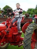 Des dizaines de vieux tracteurs au festival de Champlon, dans la Meuse. (Photos) Des dizaines de vieux tracteurs au festival de Champlon, dans la Meuse. (Photos)