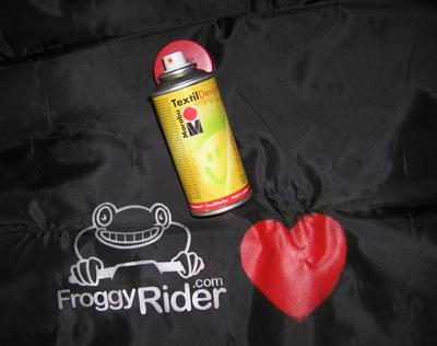 Personnalisez et customisez votre tablier pluie pour scooter avec une peinture textile