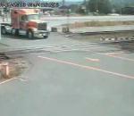 vidéo camion train passage à niveau