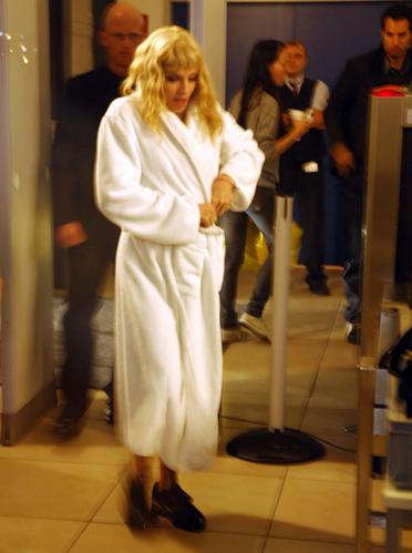 Madonna à l'aéroport en peignoir...- Photos