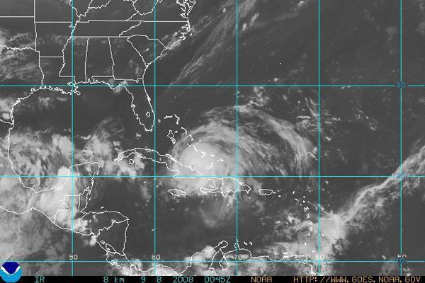 L'ouragan Ike est arrivé / Ike toca tierra cubana