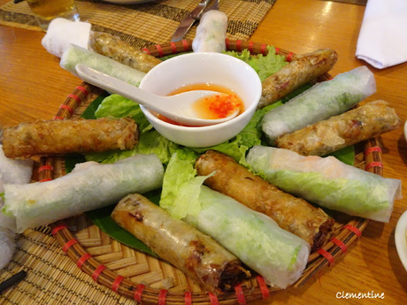 Rouleaux de printemps aux crevettes, concombre, avocat et basilic Rouleaux de printemps aux crevettes, concombre, avocat et basilic