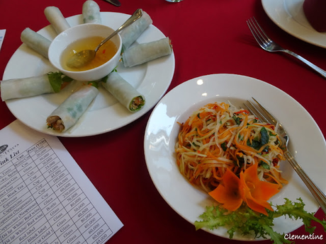 Rouleaux de printemps aux crevettes, concombre, avocat et basilic Rouleaux de printemps aux crevettes, concombre, avocat et basilic