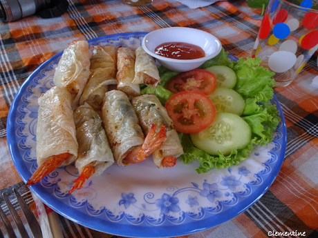 Rouleaux de printemps aux crevettes, concombre, avocat et basilic Rouleaux de printemps aux crevettes, concombre, avocat et basilic