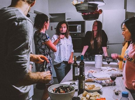 Et si votre prochaine cagnotte changeait vraiment quelque chose ? Comment survivre aux soupers des fêtes?