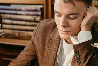 Stress pression dans grandes écoles françaises: BetterHelp peut-il aider étudiants?