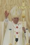 Benoît XVI aux Invalides : vénérons le sacrement du Corps et du Sang de Notre-Seigneur