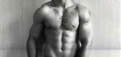 le torse de chris martins ou presque