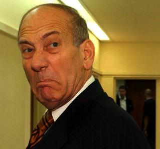 Le fléau d'Israël démissionne