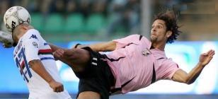 Panique sur le terrain de foot football coup bas 2