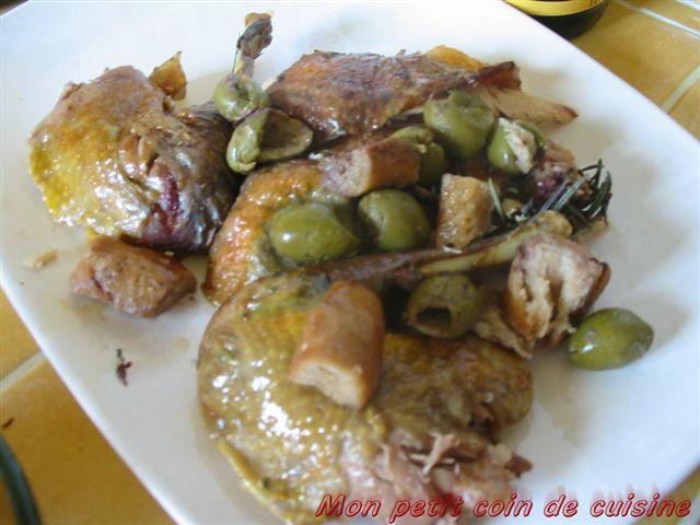 Poulet aux olives et aux croûtons