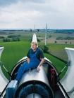 Jorgen Tranberg, agriculteur, pose sur sa turbine