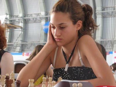 La joueuse d'échecs serbe Lena Miladinovic 