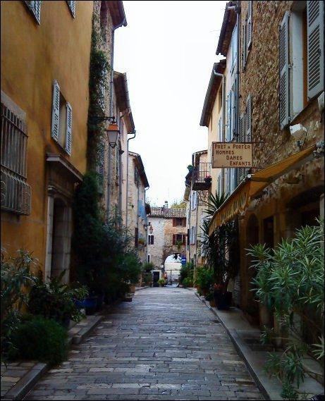 Les ruelles de Valbonne...