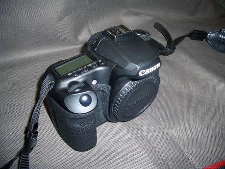 Vends Canon 40D, Grip BG-E2N, Chargeur CB-5L, Objectif 17-85mm f/4-5.6 IS et Carte CF SanDisk Extreme III 2Go