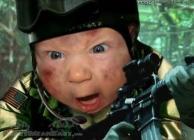 Humour : un bébé transformé en personnages célèbres Bébé militaire