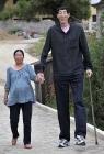 Bao Xishun et sa femme en promenade