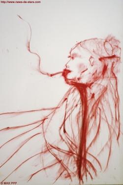 Autoportrait de Kate Moss au rouge à lèvres